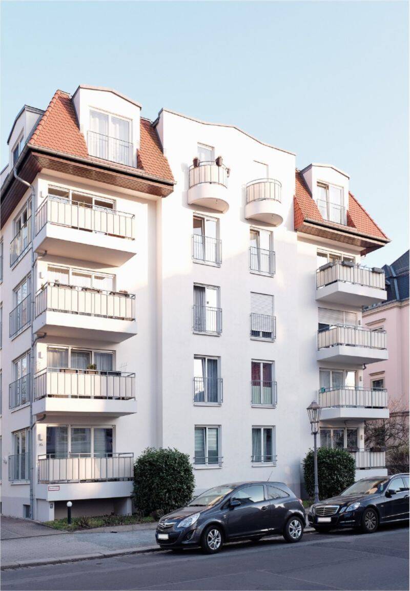 großzügige und helle 2 – Raum-Wohnung mit Balkon zur Hofseite, Lift und Garage, 1277 Dresden