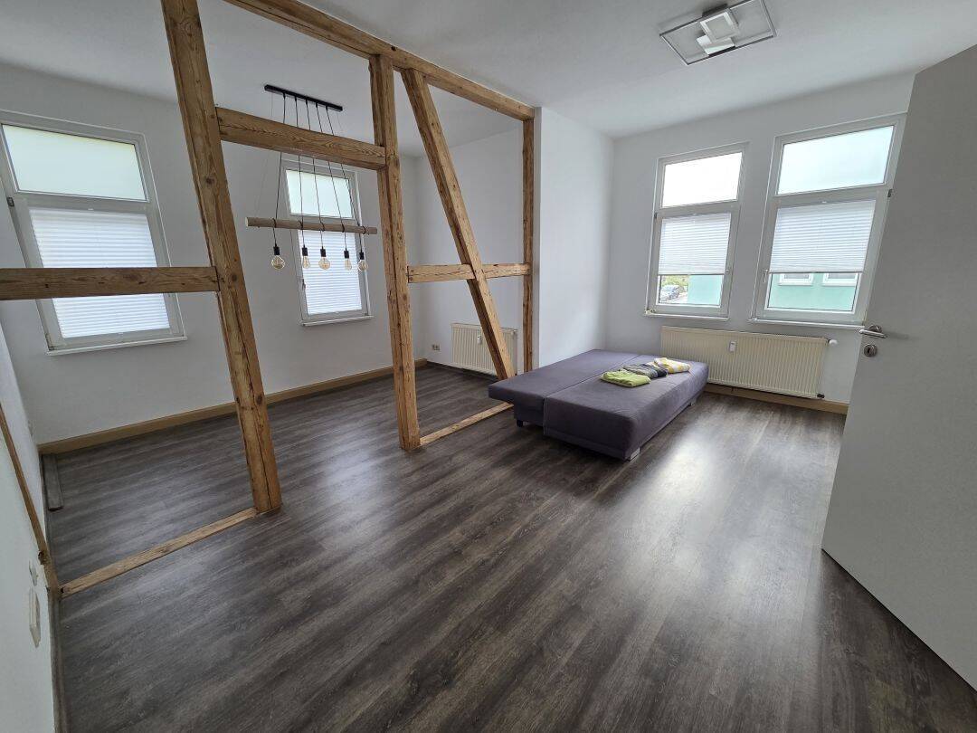 Quadratisch, praktisch, gut – kleine 4 RW mit Einbauküche und Stellplatz, 99817 Eisenach