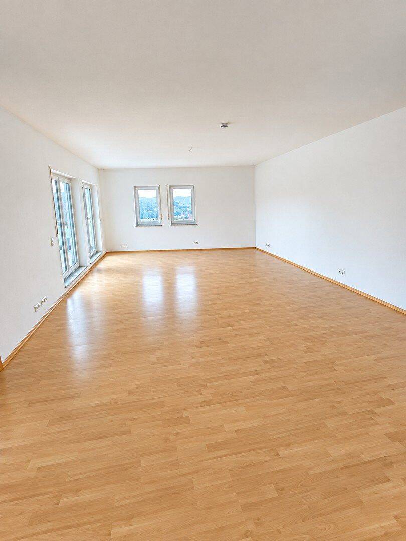 Großzügige 3-Zimmer-Wohnung mit 140 m², Dachterrasse & viel Raum in Bad Ems, 56130 Bad Ems