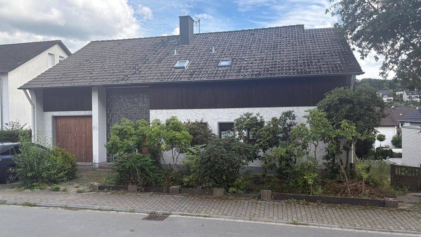 Einfamilienhaus mit großem Grundstück und Panoramablick in Neuenrade, 58809 Neuenrade