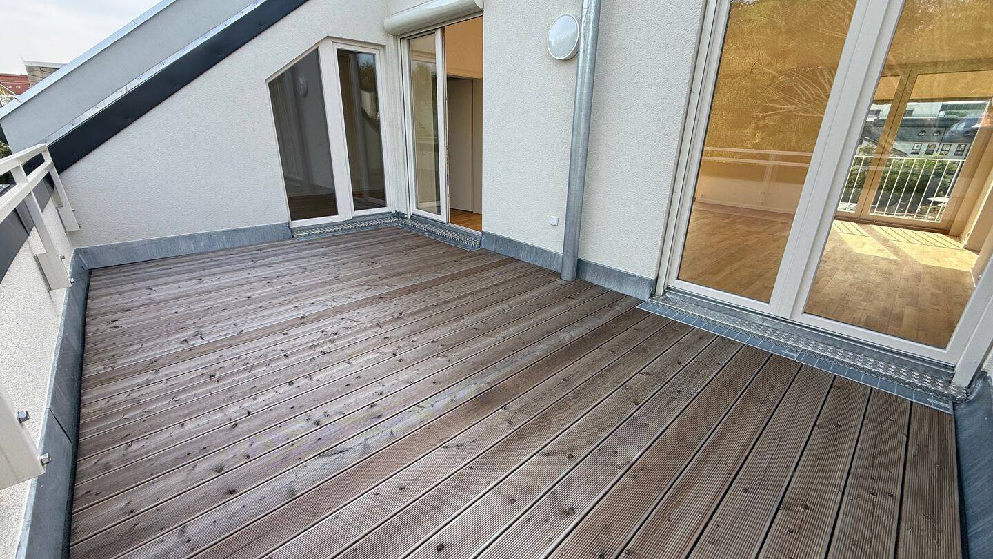 Stilvoll WOHNEN im DG – großes Bad + Küche  – Parkett  – große Terrasse u.v.m., 9126 Chemnitz (Altchemnitz Bernsdorf Gablenz Lutherviertel Sonnenberg)