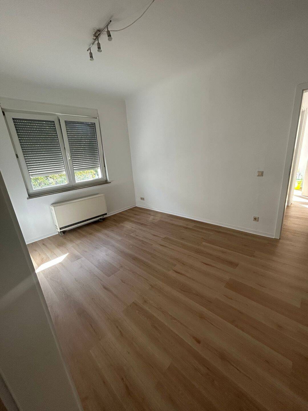 Helle frisch sanierte 2-Zi Wohnung, 70190 Stuttgart (Mitte Ost)