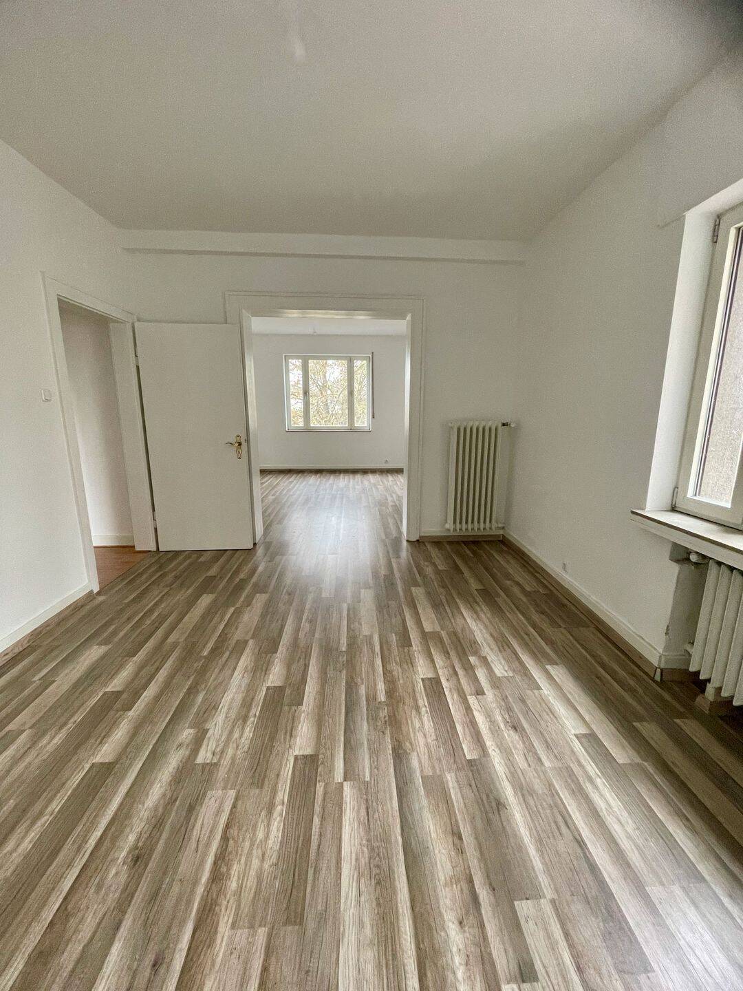 Charmante Altbauwohnung mit Balkon und Blick ins Grüne – ein Zuhause mit Charakter, 41236 Mönchengladbach (Bonnenbroich Geneicken Heyden Mülfort Rheydt)