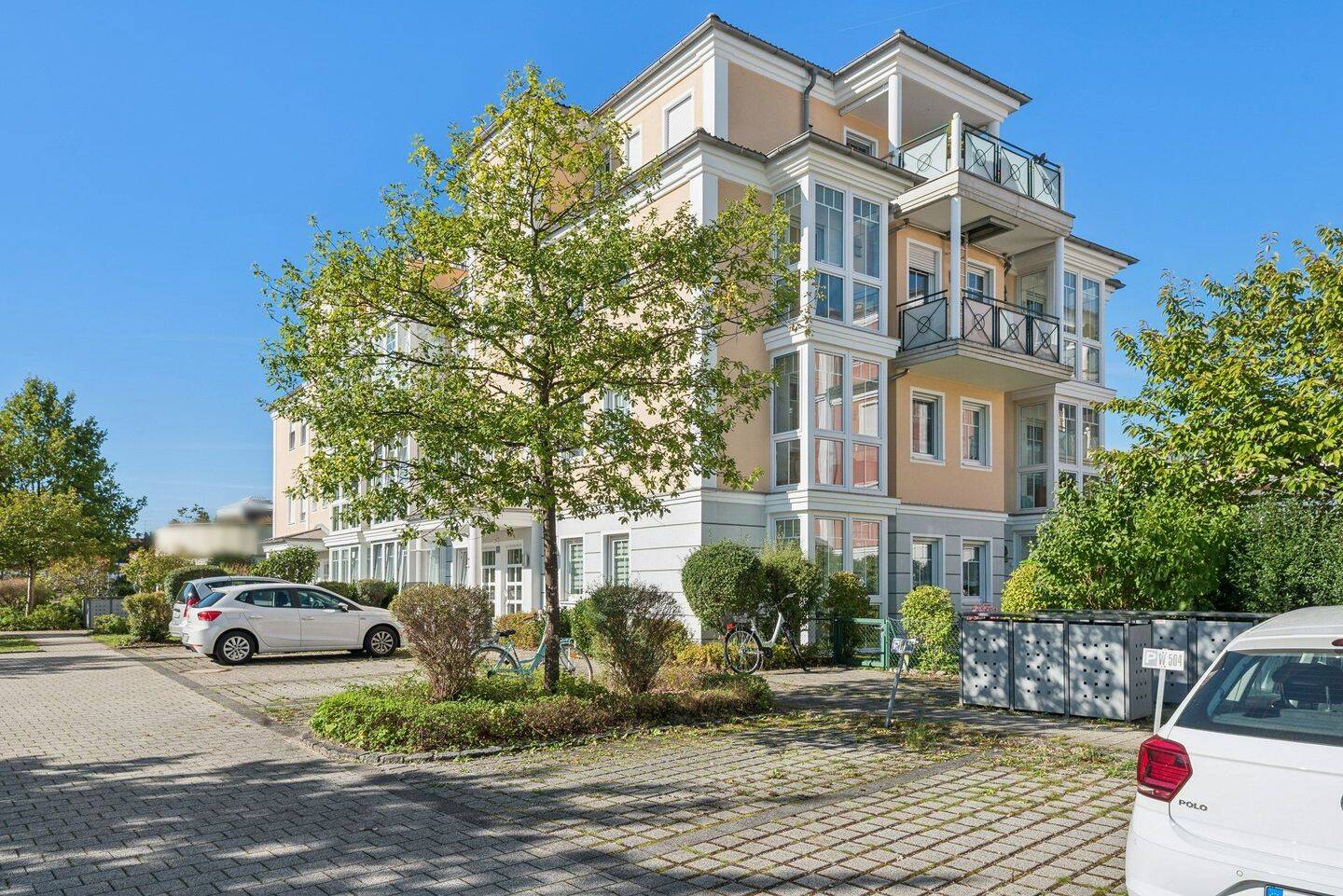 Bezugsfrei in Baldham: Helle 3-Zimmer-Wohnung mit zwei Balkonen, Aufzug und TG-Stellplatz, 85598 Vaterstetten