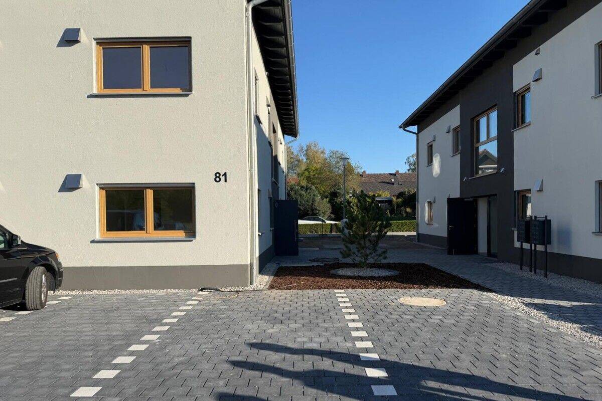 Erstbezug | Hochwertige 3-Zi.-Wohnung mit Tageslichtbad, Einbauküche und Balkon mit Blick ins Grüne!, 93142 Maxhütte-Haidhof