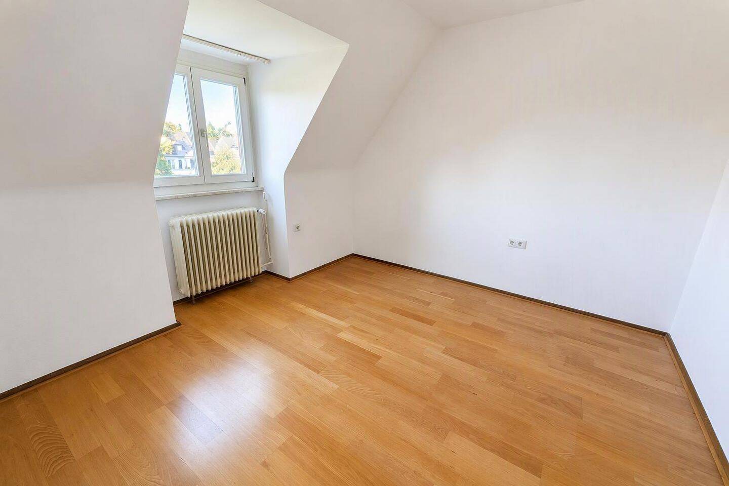 10 m² WG-Zimmer | 8er-WG | Garten | Top Lage | 360 € kalt, 91054 Erlangen (Burgberg Erlangen-Nord Erlangen-Ost Innenstadt Sieglitzhof)