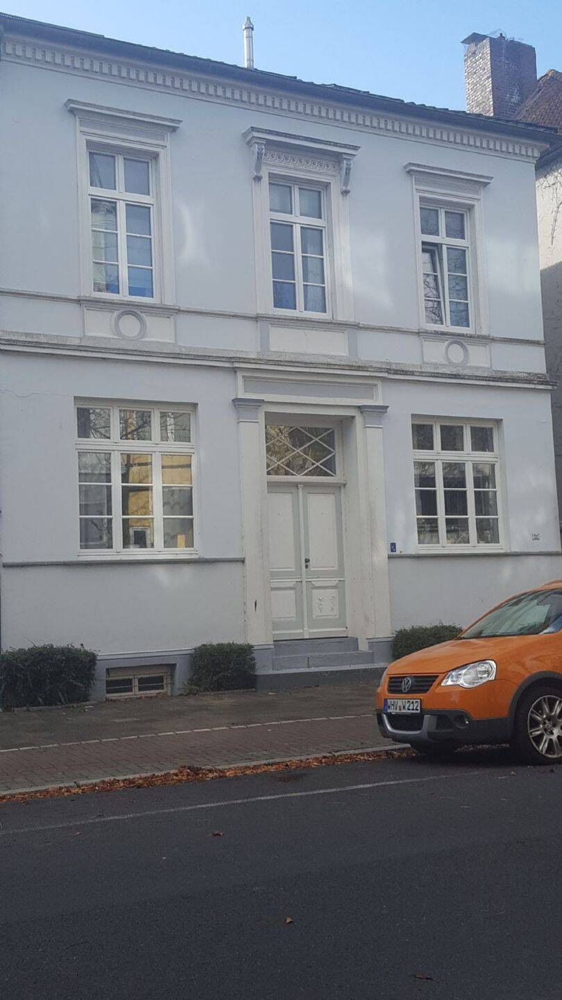 +++ Wohnung mit hohen Decken in alter Stadtvilla +++, 26382 Wilhelmshaven (Bant Heppens Innenhafen Innenstadt Siebethsburg)