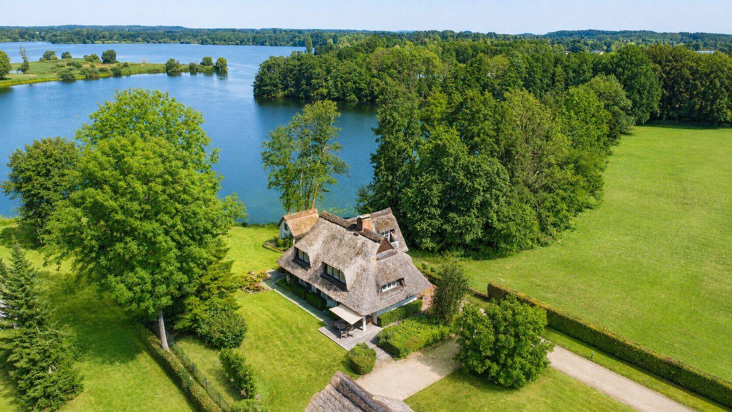 Einzigartiges Reetdachensemble mit höchster Privatsphäre direkt am Behler See, 24306 Bösdorf