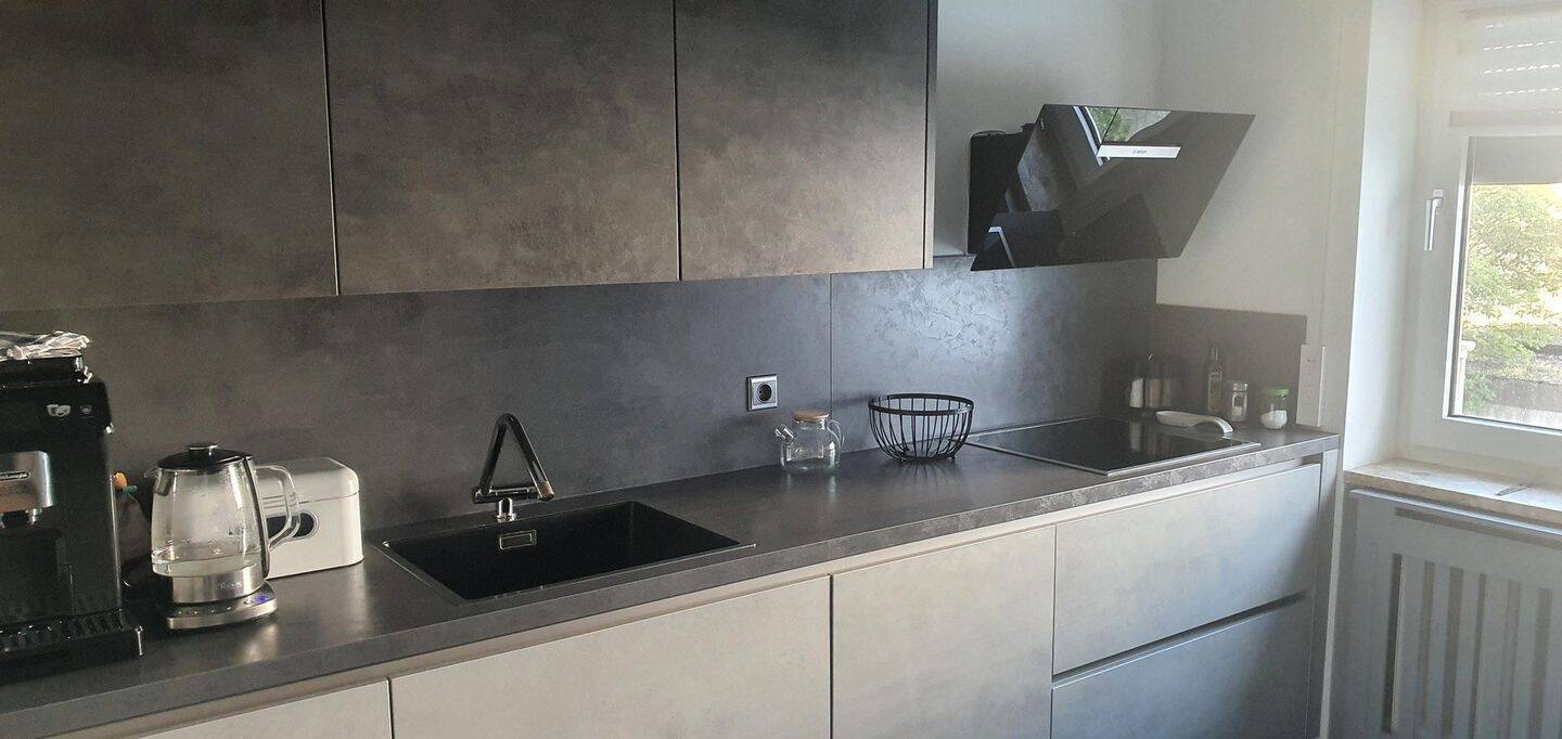 Moderne 4 Zimmer Wohnung mit neuer Einbauküche und Garage, 92224 Amberg