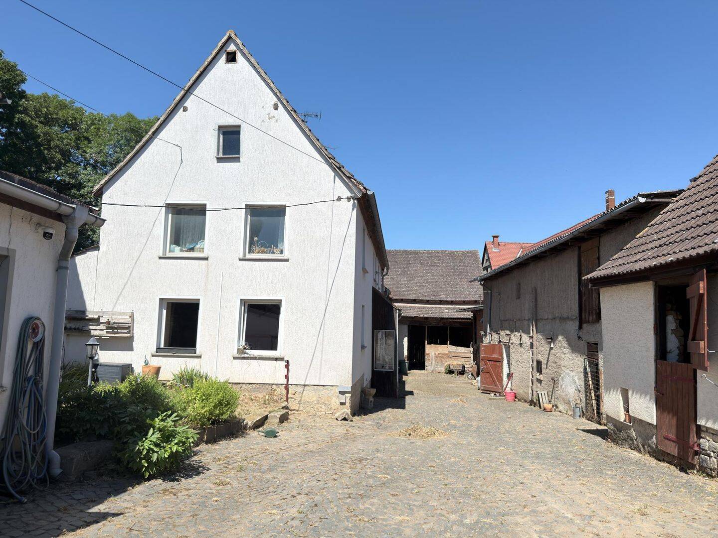 Wohnen mit Pferden – ländliches Anwesen mit ca. 163 m² Wohnfläche, Stallungen und Scheune, 6628 Lanitz-Hassel-Tal