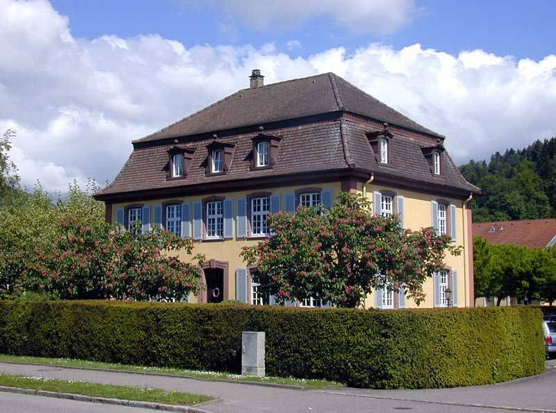 Repräsentative 4-Zimmer-Wohnung in denkmalgeschützem Haus, 79650 Schopfheim