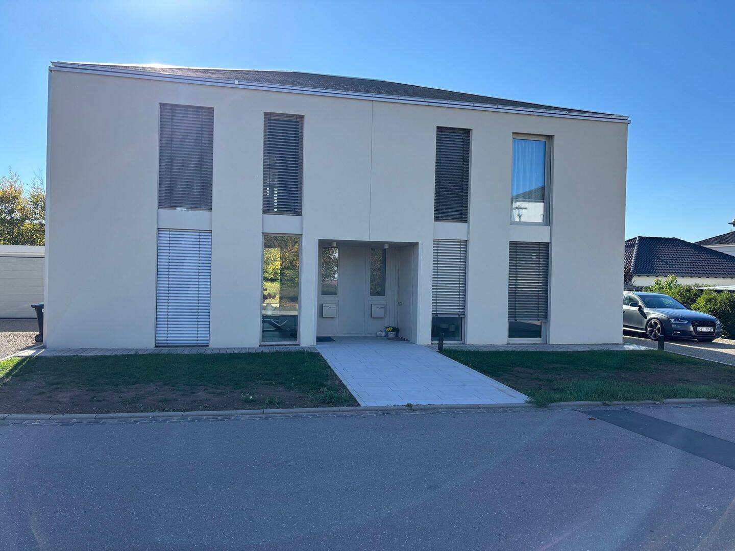 Luxuriöse Doppelhaushälfte mit großer Terrassen, Garage und schönem Grundstück in ruhiger Lage, 54634 Bitburg