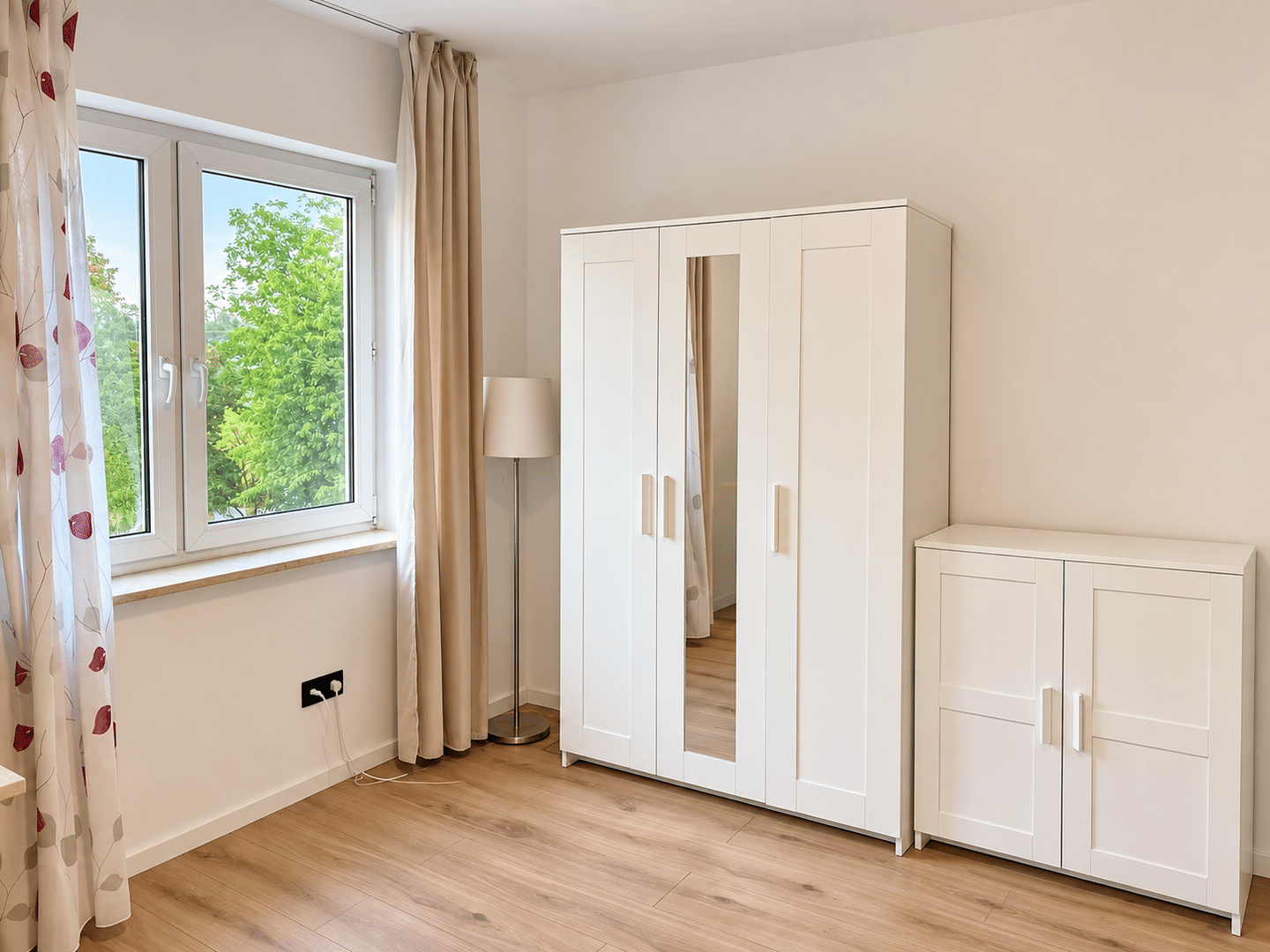 Möbliertes WG-Zimmer in 3er WG | ab 01.11.2026, 91054 Erlangen (Burgberg Erlangen-Nord Erlangen-Ost Innenstadt Sieglitzhof)