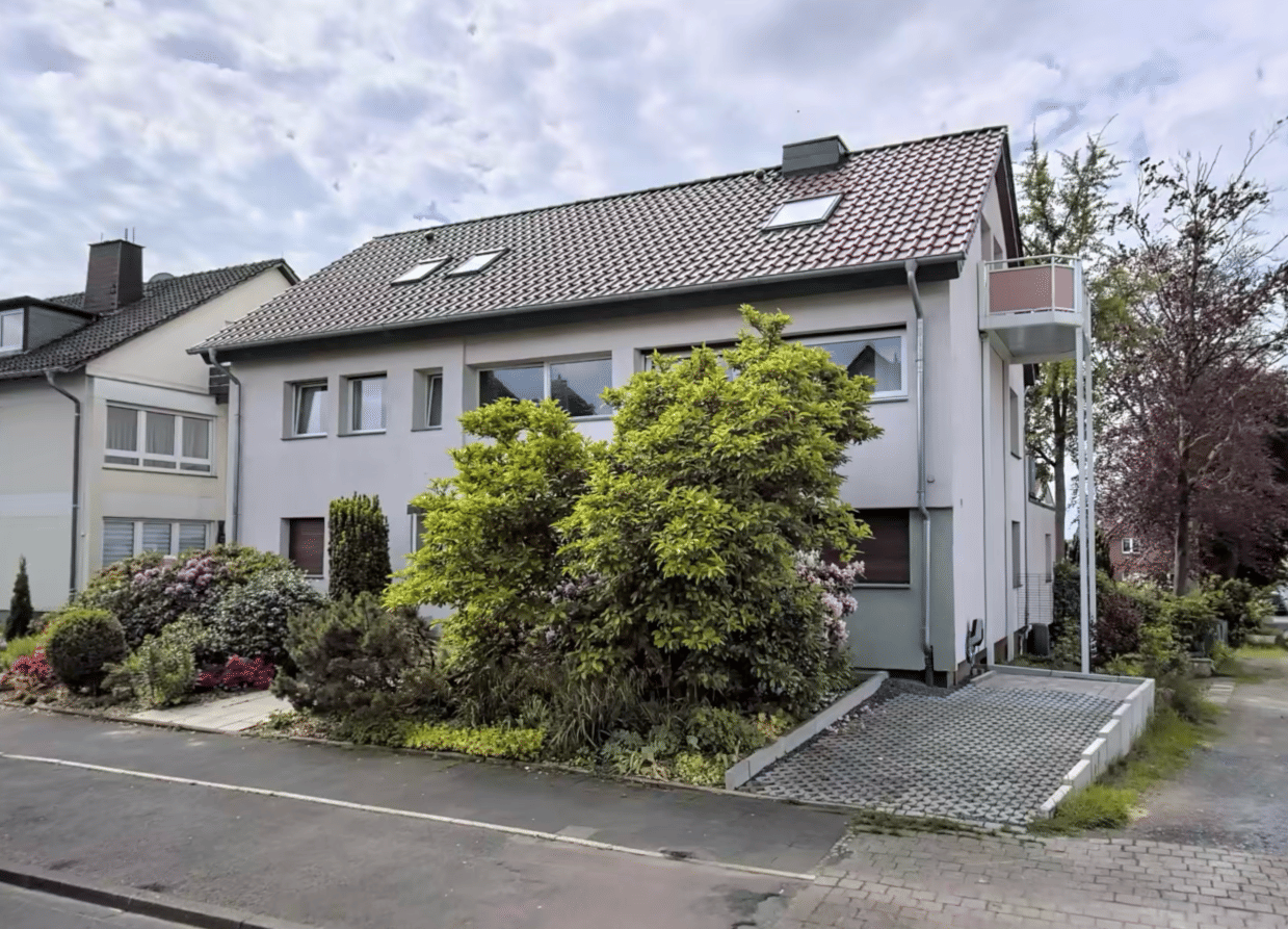 Viel Raum zum Wohlfühlen – Helle 2-Zimmer-Dachgeschosswohnung mit Westbalkon, 32105 Bad Salzuflen