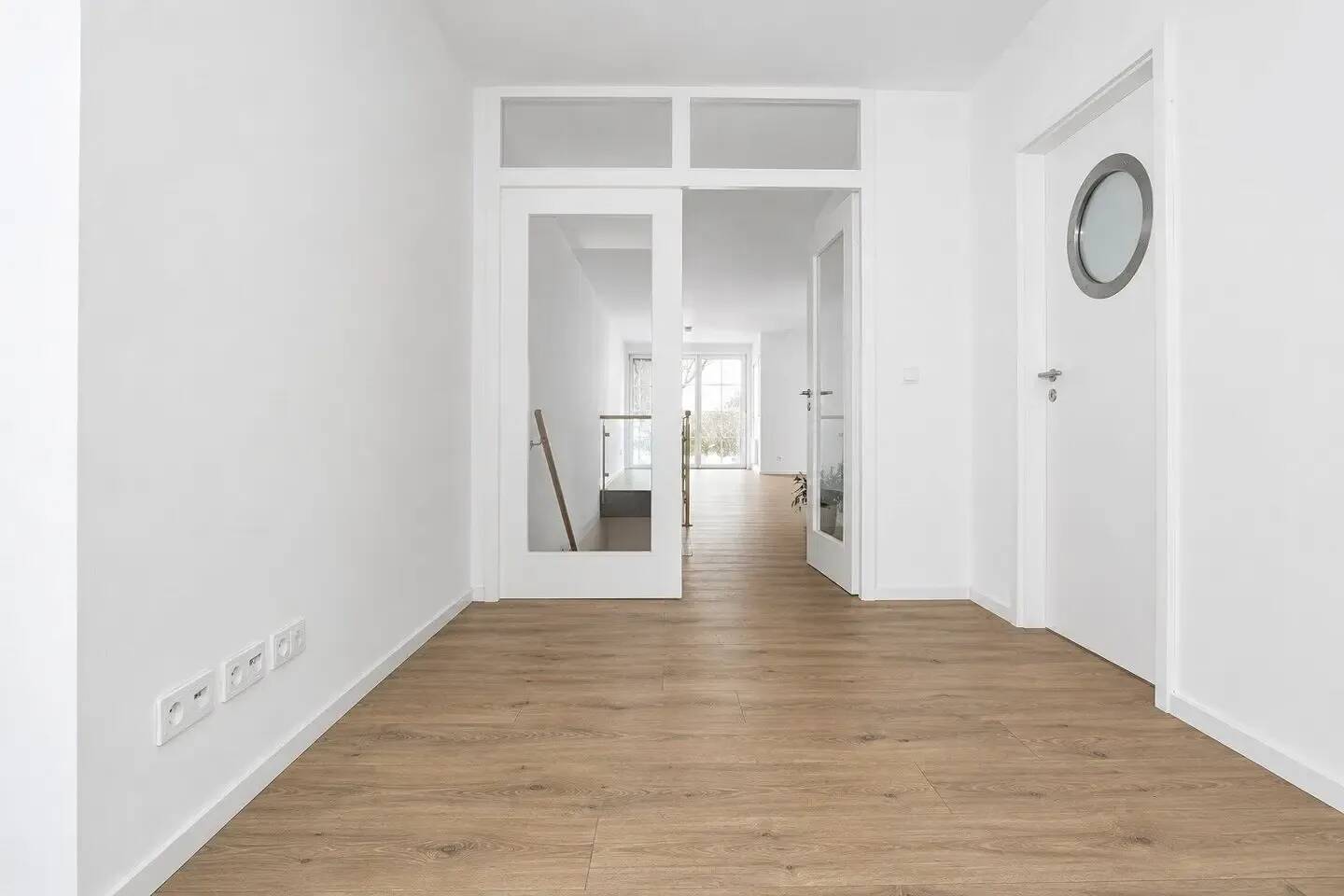 Helle Erdgeschoss-Wohnung mit Souterrain und Privatgarten, 22175 Hamburg (Wandsbek Bramfeld)