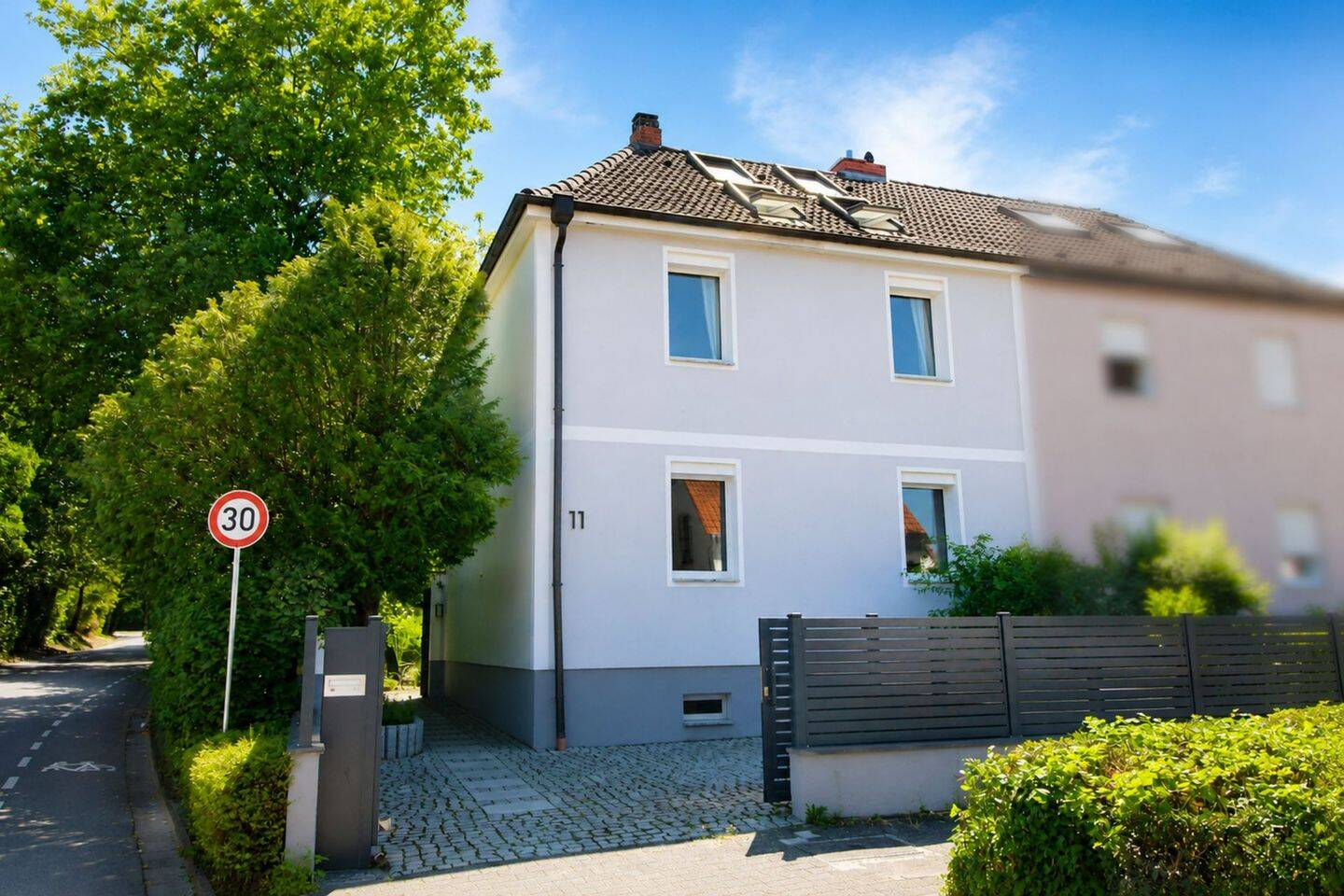 Familienidylle in Bestlage von Dreieich mit Traumgarten & ausgebautem Dachgeschoss, 63303 Dreieich