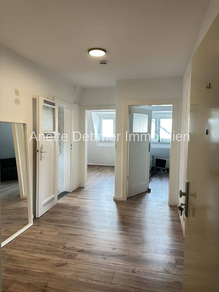 Dachgeschosswohnung Modernisiert in Seelze Letter 2 Zimmer, Küche, Bad., 30926 Seelze