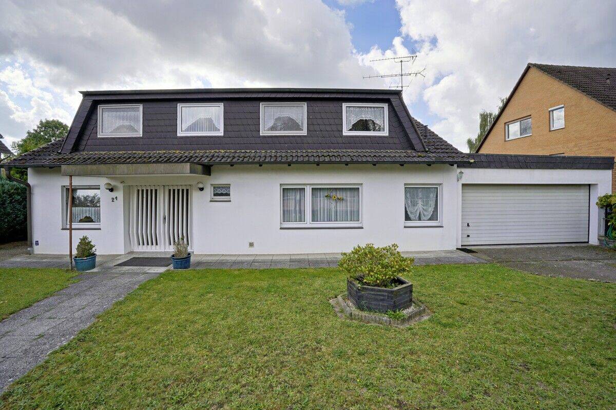 Sofort verfügbar: Raumwunder in Nöpke mit Doppelgarage, Saunabereich und Wintergarten wartet auf neue Besitzer!, 31535 Neustadt am Rübenberge