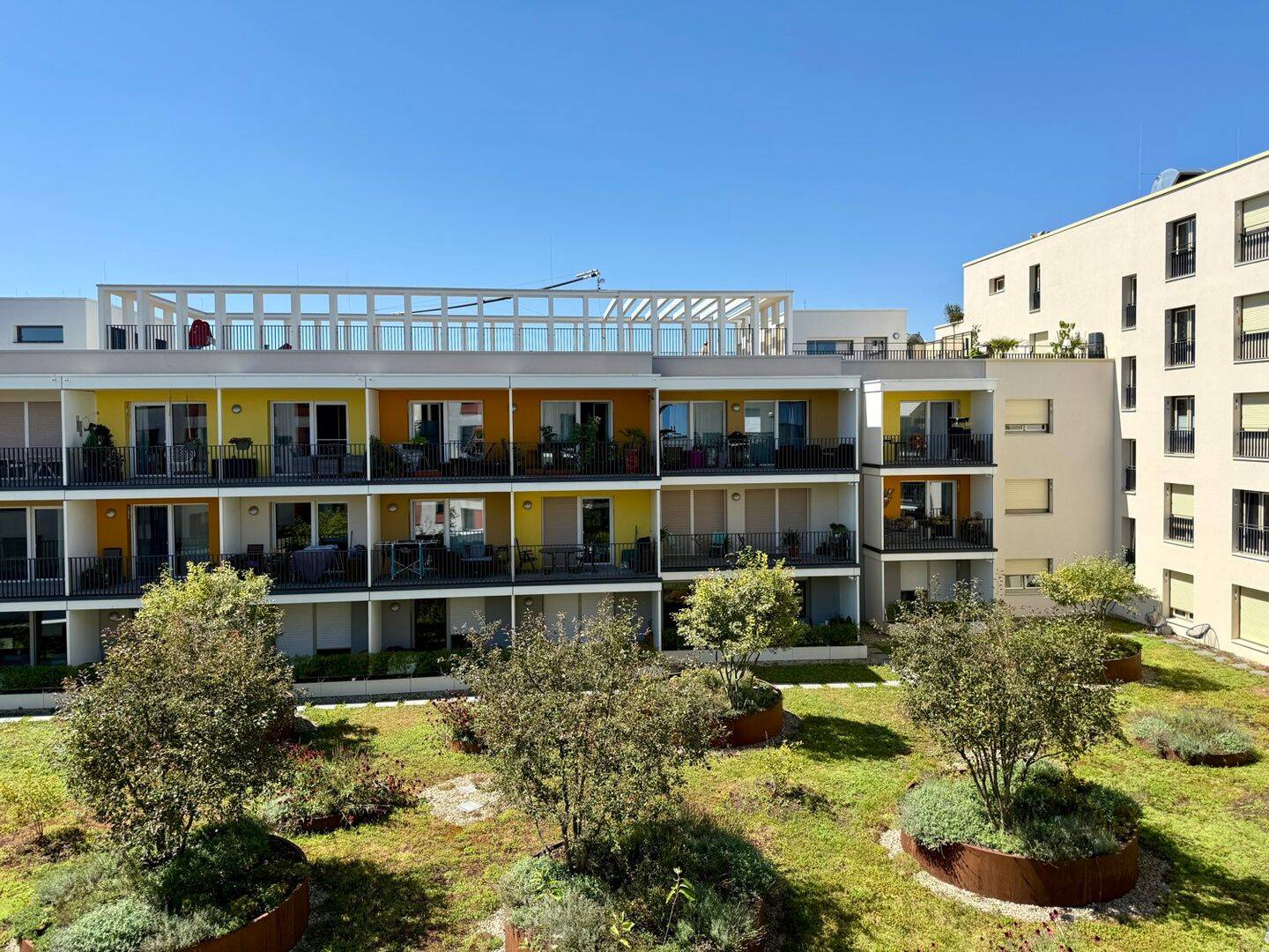 Neuwertiges Wohnjuwel am Stobäusplatz mit sonnigem Balkon und Blick ins Grüne!, 93047 Regensburg (Innenstadt Kasernenviertel Ostenviertel Westenviertel)