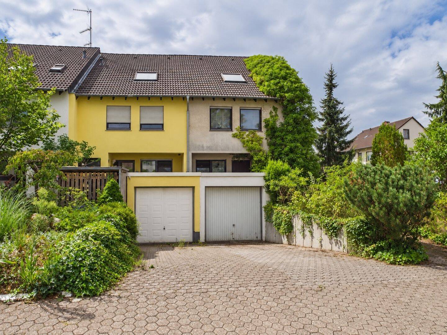 Reihenendhaus in Hangelar mit 146 m²: | Die Reihe endet hier, das Grundstück noch lange nicht., 53757 Sankt Augustin