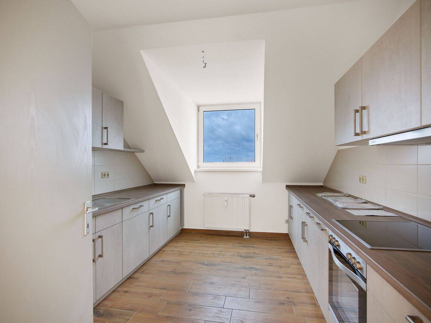 ERSTBEZUG !!! Provisionsfreie 3-Raumwohnung mit Balkon und Einbauküche zu vermieten !!!, 4758 Oschatz