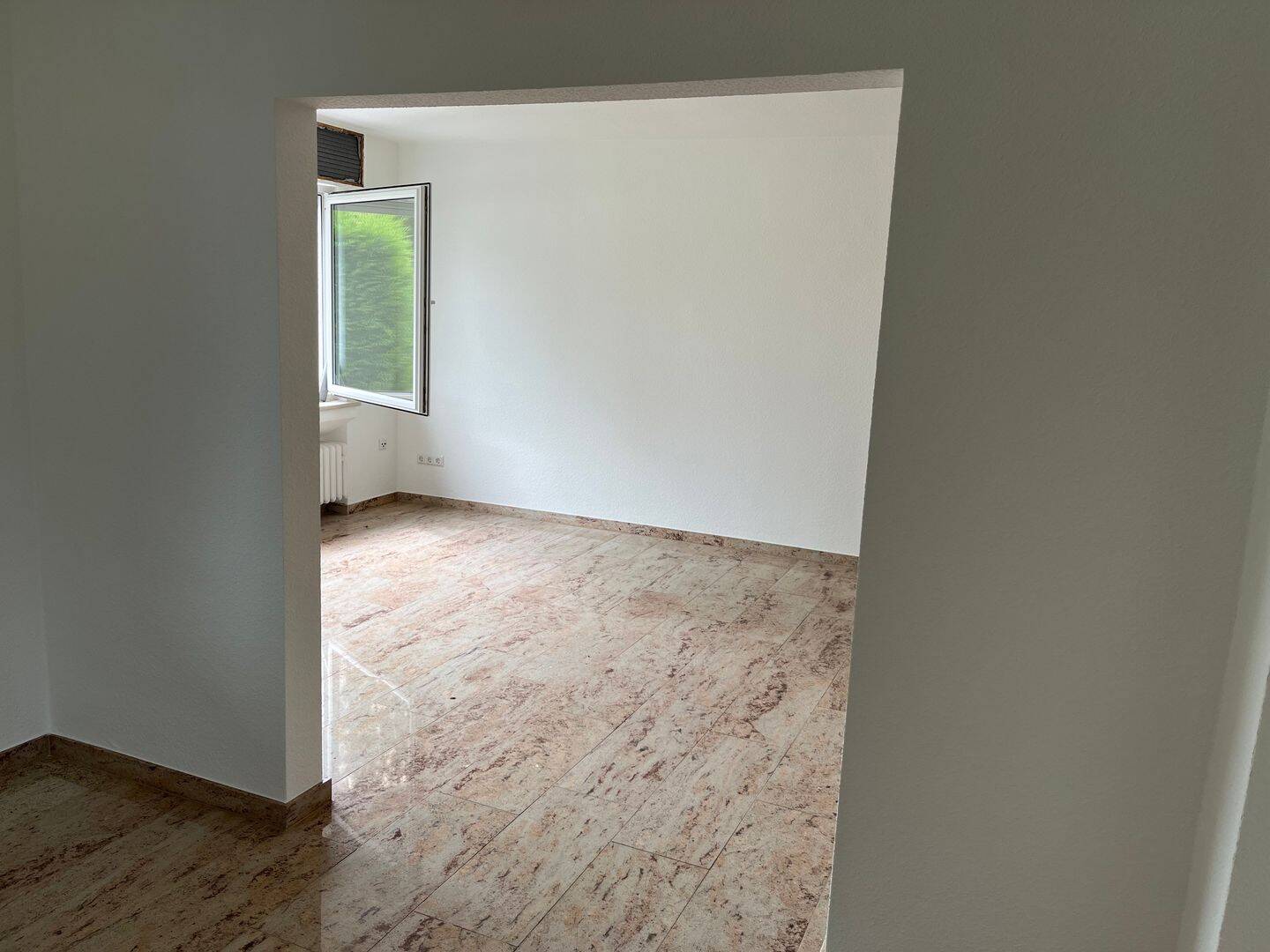 Ideal für Senioren: Hochparterre-Whg. mit Sonnenterrasse für 2-3 Personen, 56427 Siershahn