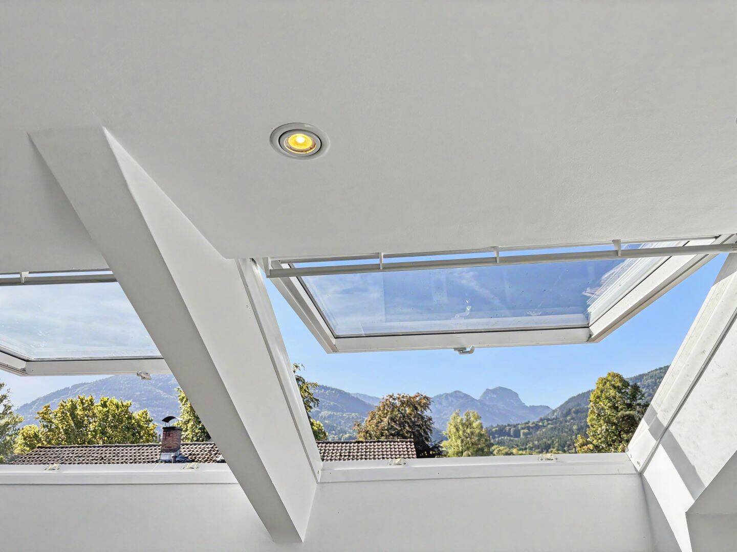 Wohnfühlambiente mit Bergblick – Charmante 2-Zimmer-Dachgeschoss-Wohnung in Bad Feilnbach, 83075 Bad Feilnbach