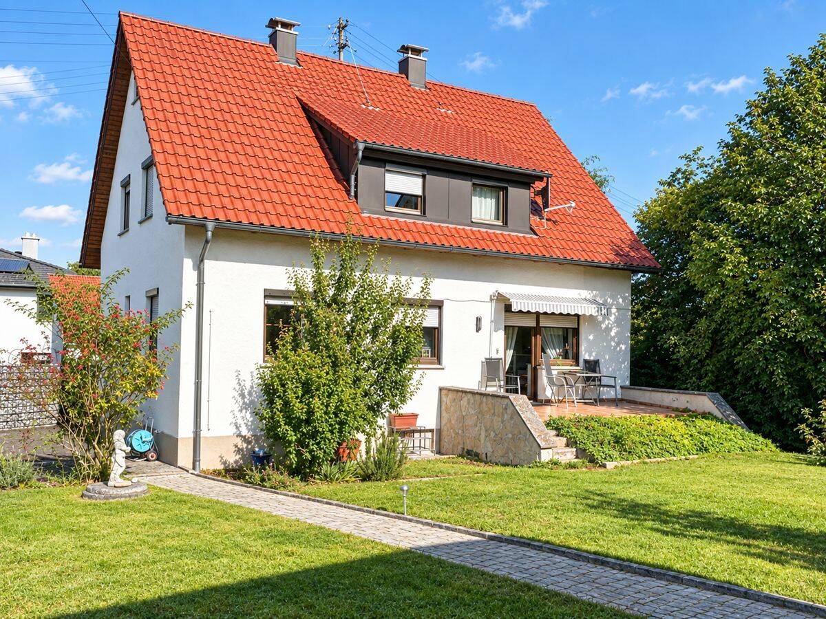 Freistehend & vielseitig – Einfamilienhaus mit zwei Garagen, 89428 Syrgenstein