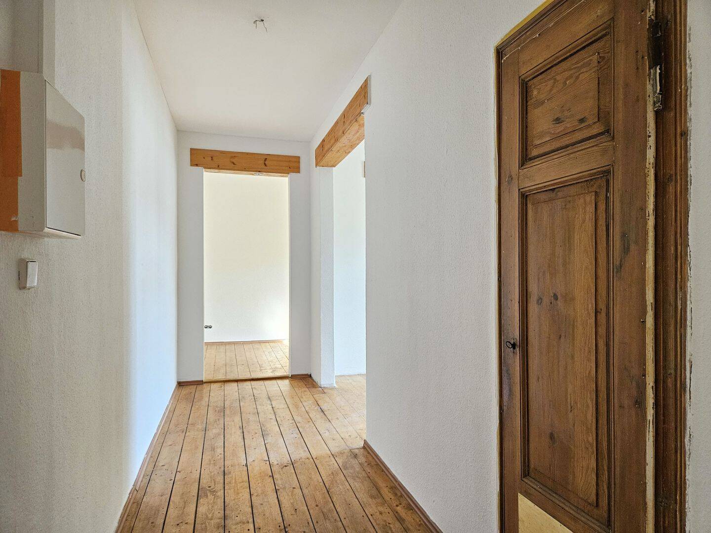 Mit Video: Offenes 1-Raum-Apartment mit Eckwanne, 6110 Halle (Saale) (Damaschkestraße Gesundbrunnen Innenstadt Lutherplatz Saaleaue)