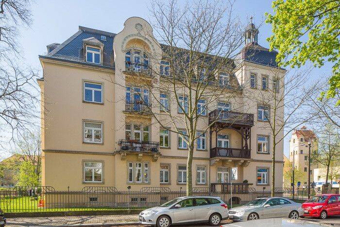 Geräumige 3 Zimmerwohnung im Dachgeschoss sucht Sie!, 1277 Dresden