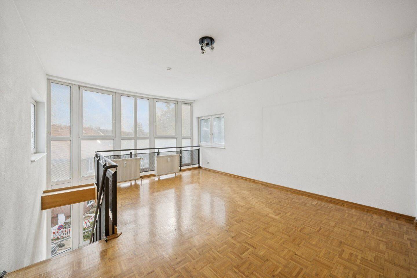 Lichtdurchflutete Loft-Maisonettewohnung mit Stellplatz, 22177 Hamburg (Wandsbek Bramfeld Steilshoop)