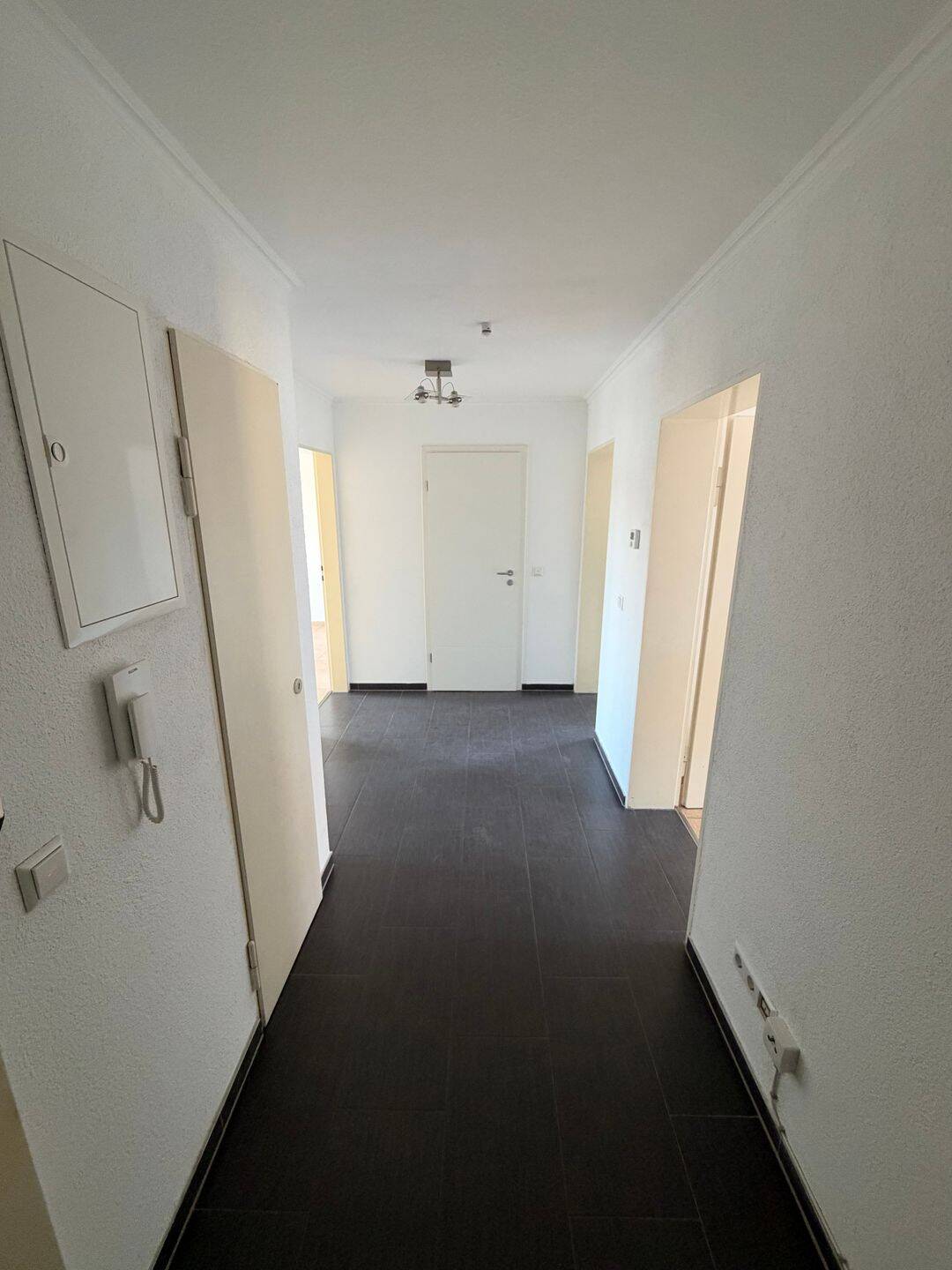 Schöne, kernsanierte 3 Zimmerwohnung mit 2 Balkonen + Garage, 67061 Ludwigshafen am Rhein (Mitte Süd)