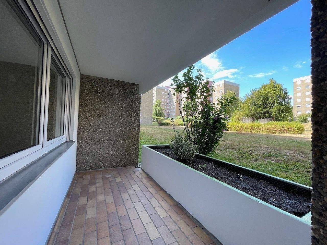 lichtdurchflutete 3,5 Zimmer-Wohnung mit Einbauküche, Balkon und Pkw-Stellplatz, 70195 Stuttgart (Botnang)