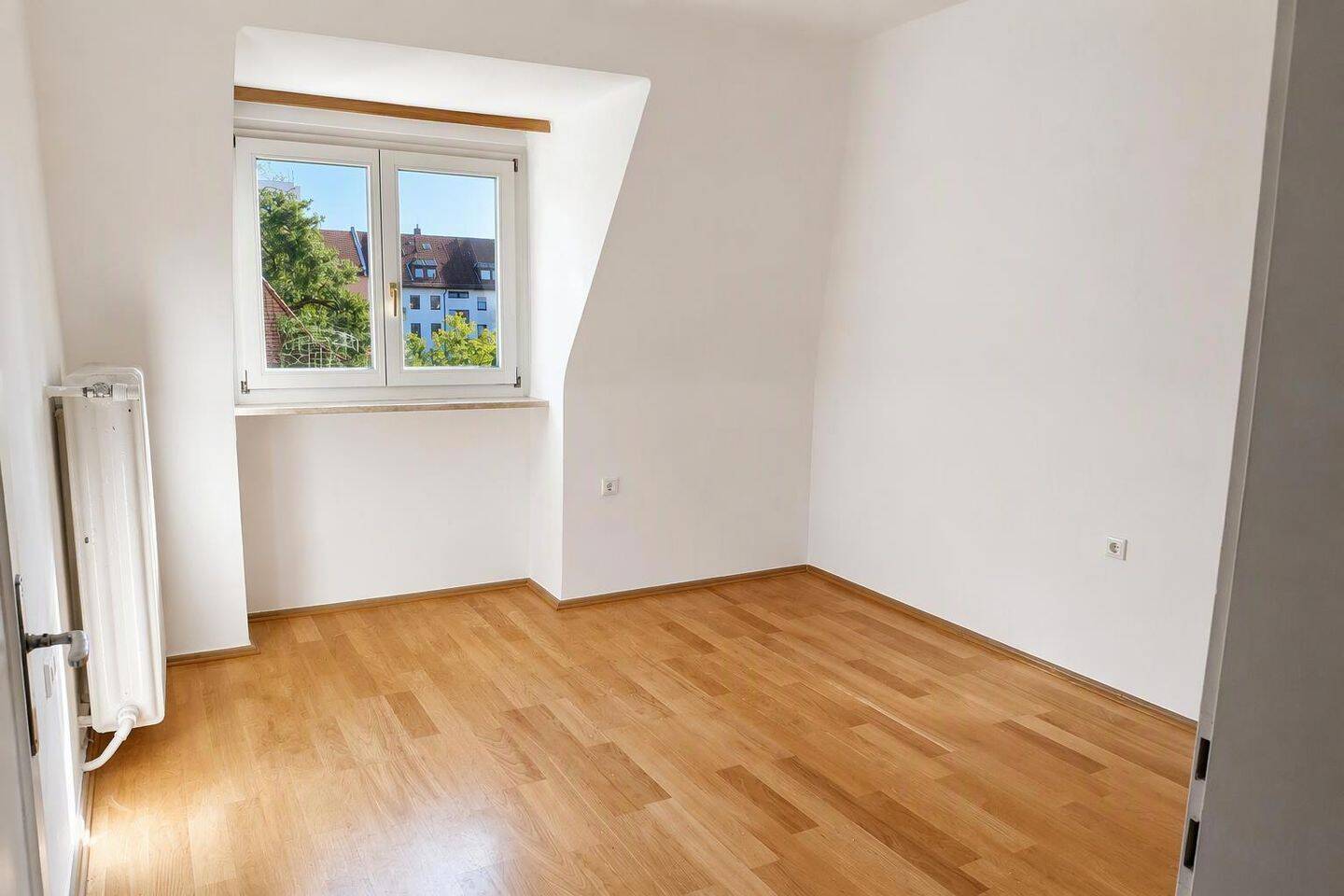 11 m² WG-Zimmer | 8er-WG | Garten | Top Lage | 380 € kalt, 91054 Erlangen (Burgberg Erlangen-Nord Erlangen-Ost Innenstadt Sieglitzhof)