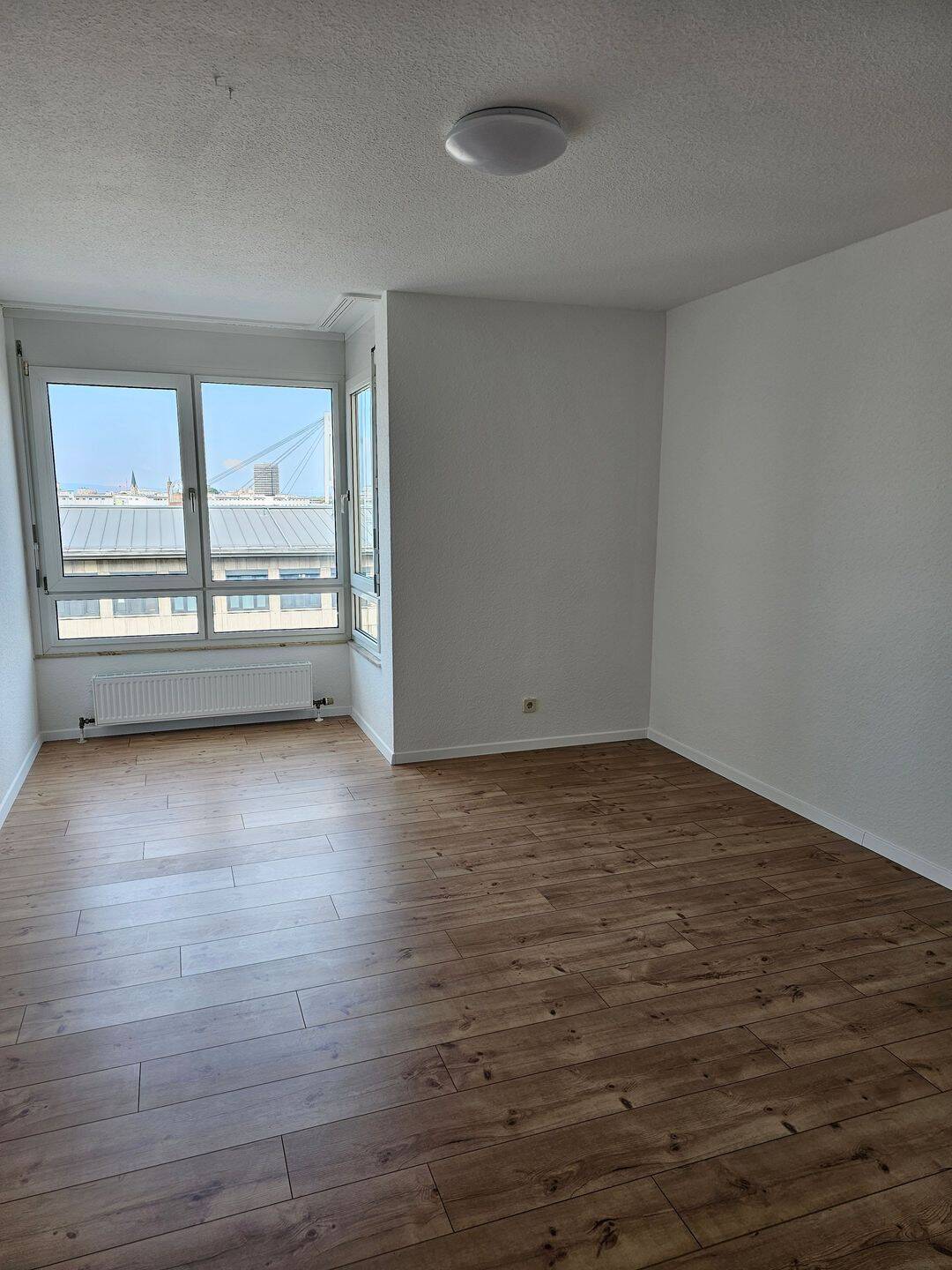 Ab 01.11.: Helles Apartment in den Quadraten inkl. TG-Stellplatz, 68159 Mannheim (Jungbusch Mühlauhafen Quadrate)
