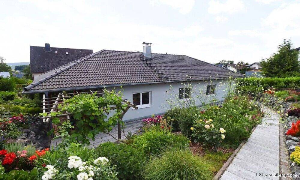Lichtdurchfluteter Wohntraum auf einer Ebene – Exklusiver Bungalow im idyllischen Kurort, 95138 Bad Steben
