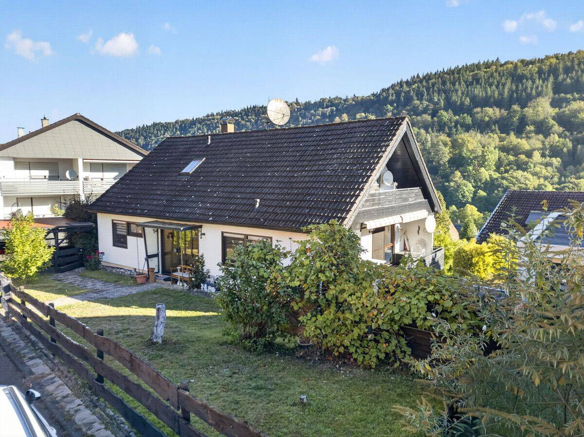 Viel Platz für Ihre Wohnideen – freistehendes Haus mit Garten in Unterreichenbach., 75399 Unterreichenbach