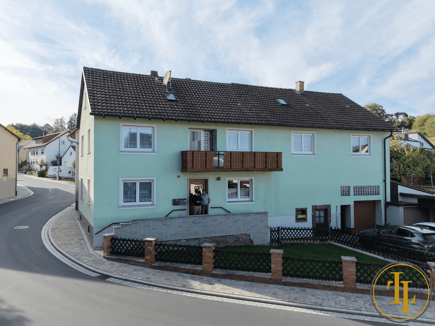 Großzügiges Einfamilienhaus mit 7 Zimmern und 2 Wohneinheiten in Lisberg, 96170 Lisberg