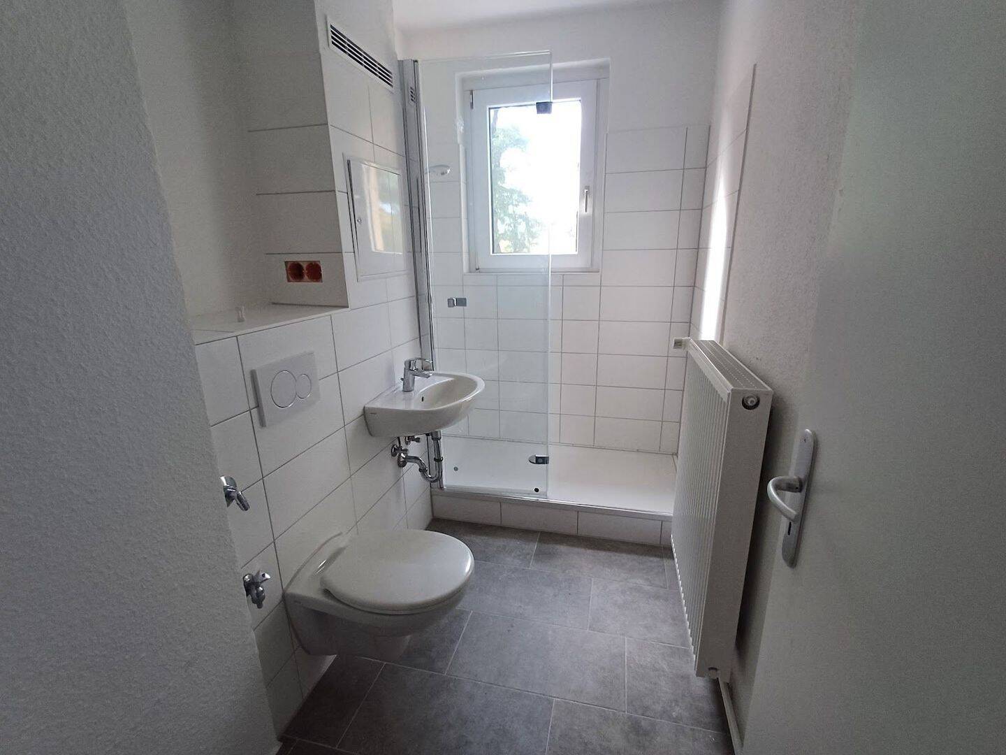 Die perfekte Wohnung gefunden… neu sanierte Erdgeschosswohnung mit Dusche – EG rechts, 6217 Merseburg