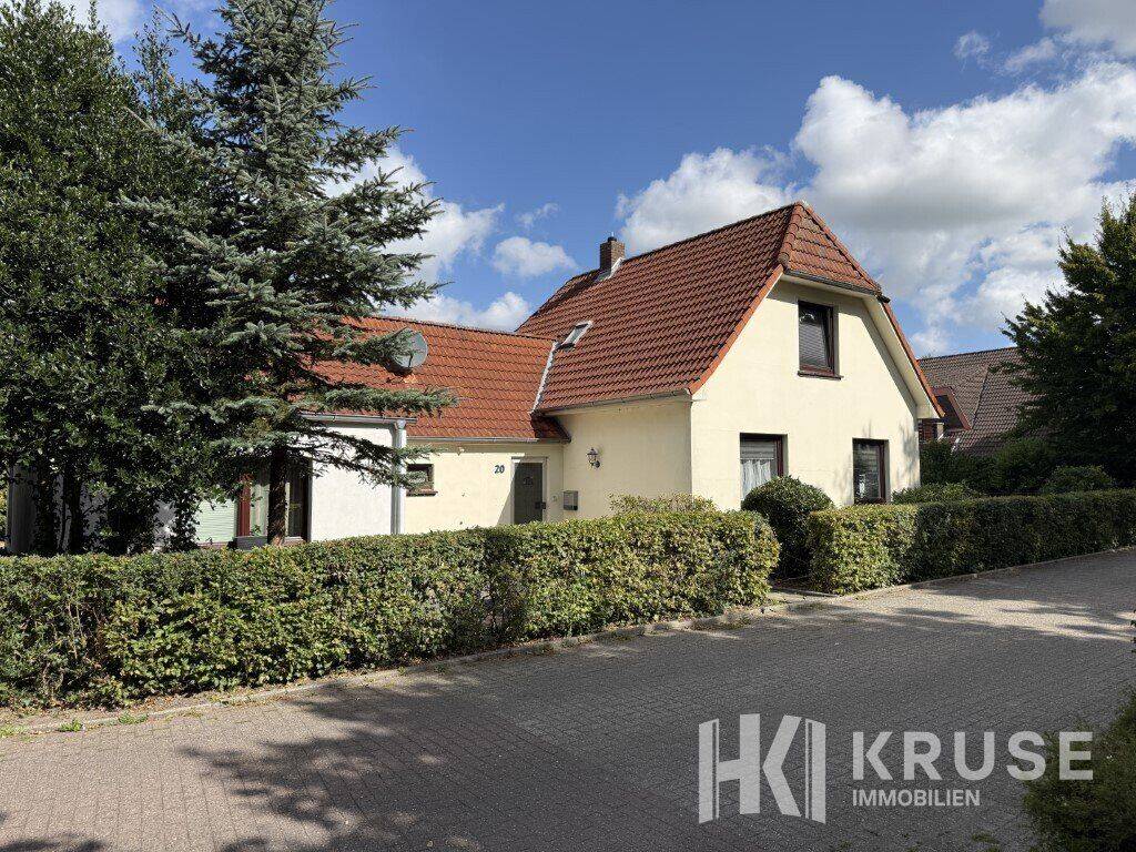 Einfamilienhaus mit Nebengebäuden in Schortens OT Sillenstede, 26419 Schortens (Stadt Wilhelmshaven)