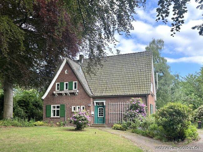 Hamburg-Zylinderviertel: Verwunschenes Anwesen mit parkähnlichem Grundstück und würdigem Buchenhain, 22529 Hamburg (Hamburg-Nord)