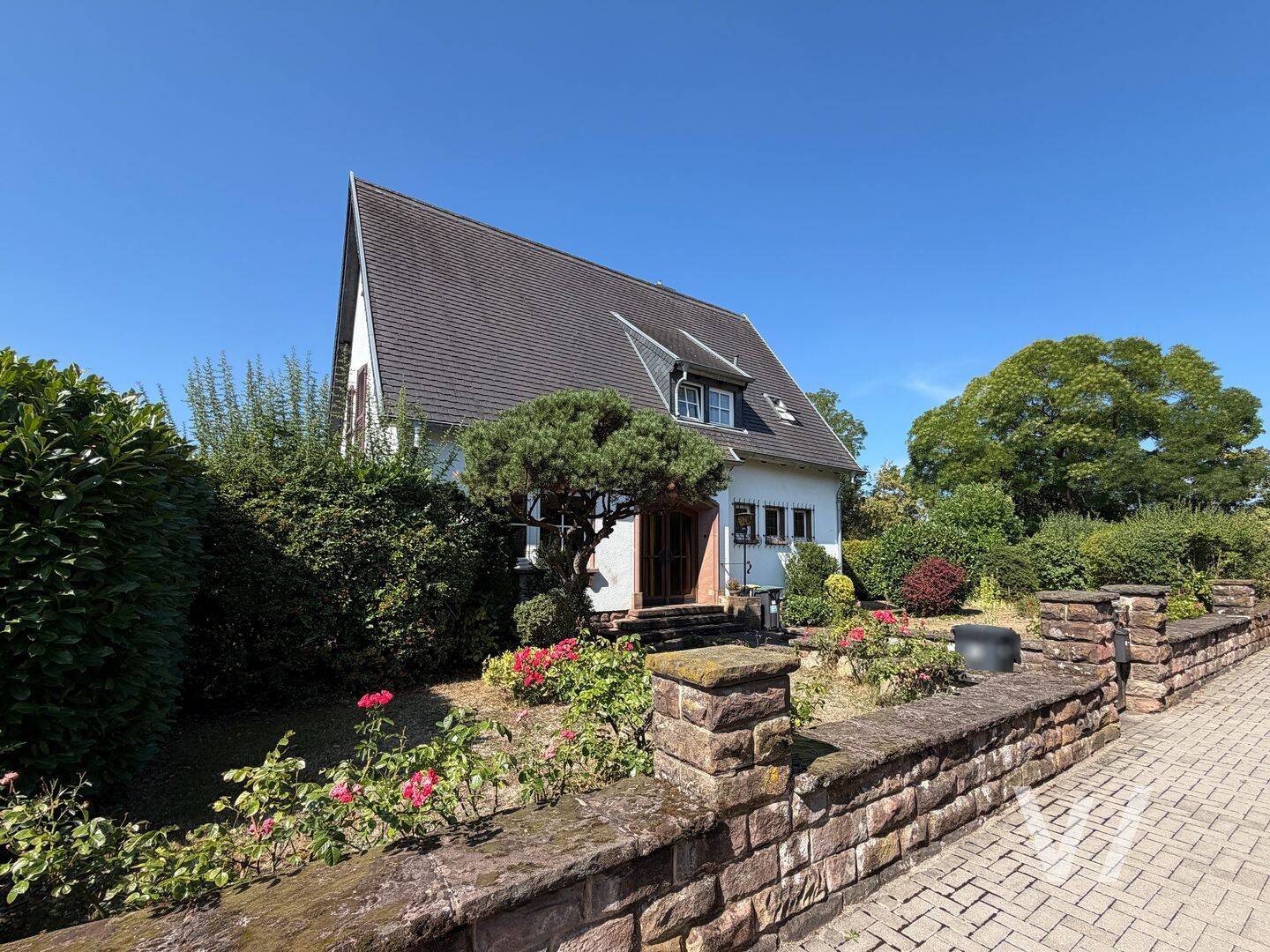 Freistehendes Einfamilienhaus mit schönem Gartengrundstück in gefragter Lage am Saarbrücker Kieselhumes, 66123 Saarbrücken