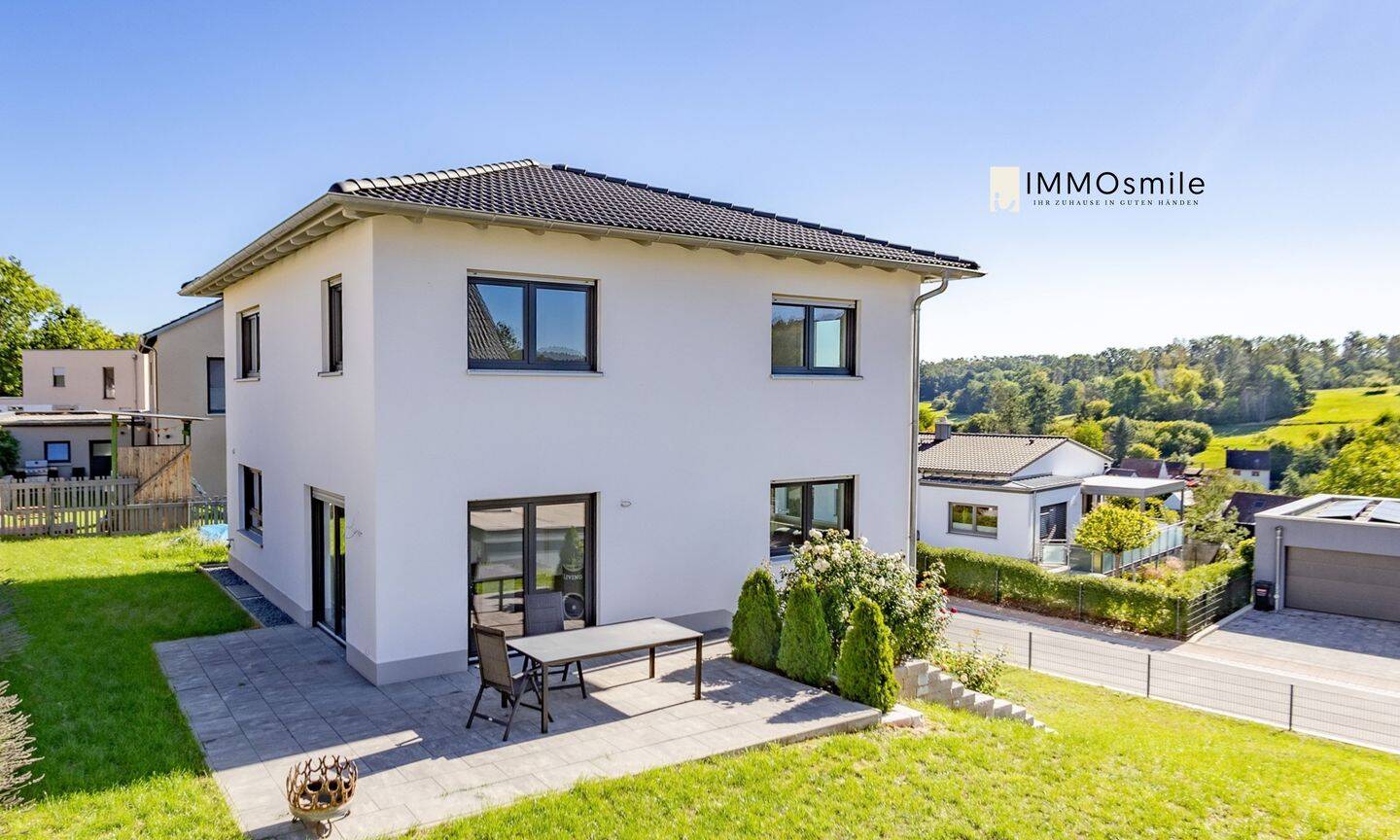 Einzugsbereit: Modernes, freistehendes Einfamilienhaus auf 3 Ebenen mit Südterrasse in Heilsbronn, 91560 Heilsbronn