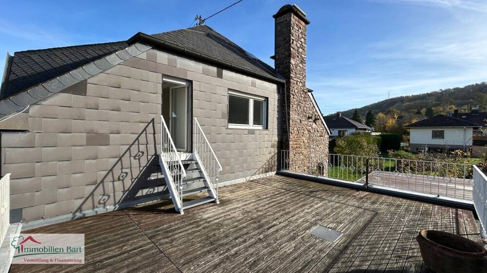 PERL: 95 M² RENOVIERTE WOHNUNG IN SEHR GUTER WOHNLAGE + GROßER BALKON!, 66706 Perl