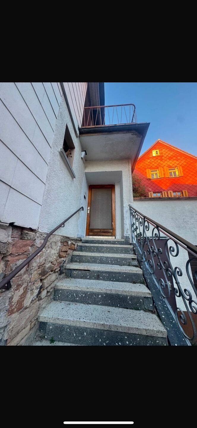 Großzügige 4-Zimmer-Wohnung mit Balkon in Staufenberg, 35460 Staufenberg