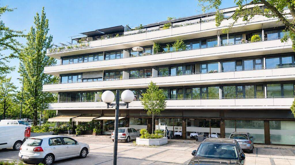 Gepflegte 1-Zimmer-Wohnung mit Balkon in guter Lage Nähe Arabellapark, am Cosimabad, 81927 München (Bogenhausen)