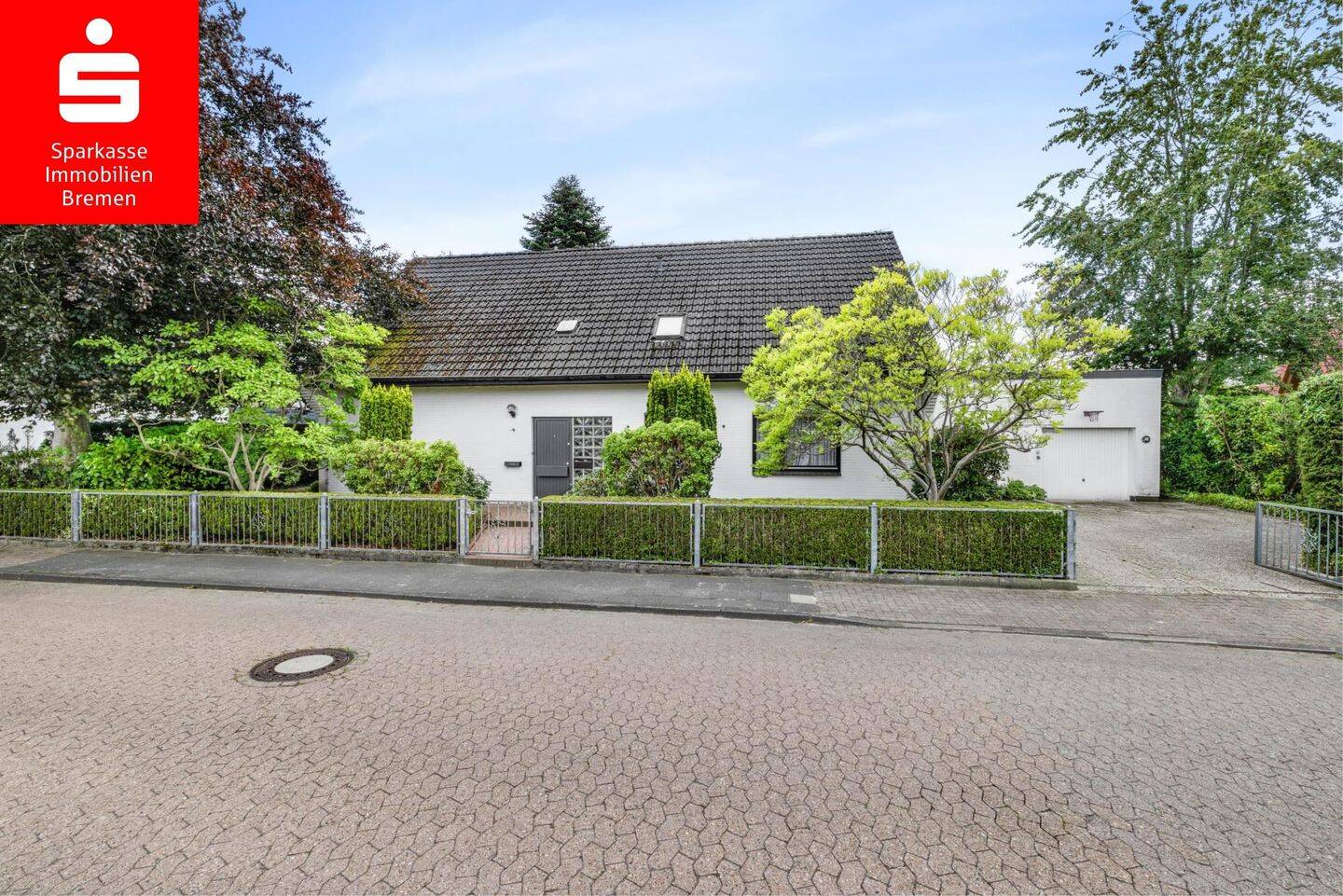 Leuchtenburg: Freistehendes Einfamilienhaus mit Einliegerwohnung, Doppelgarage und großem Garten, 28790 Schwanewede