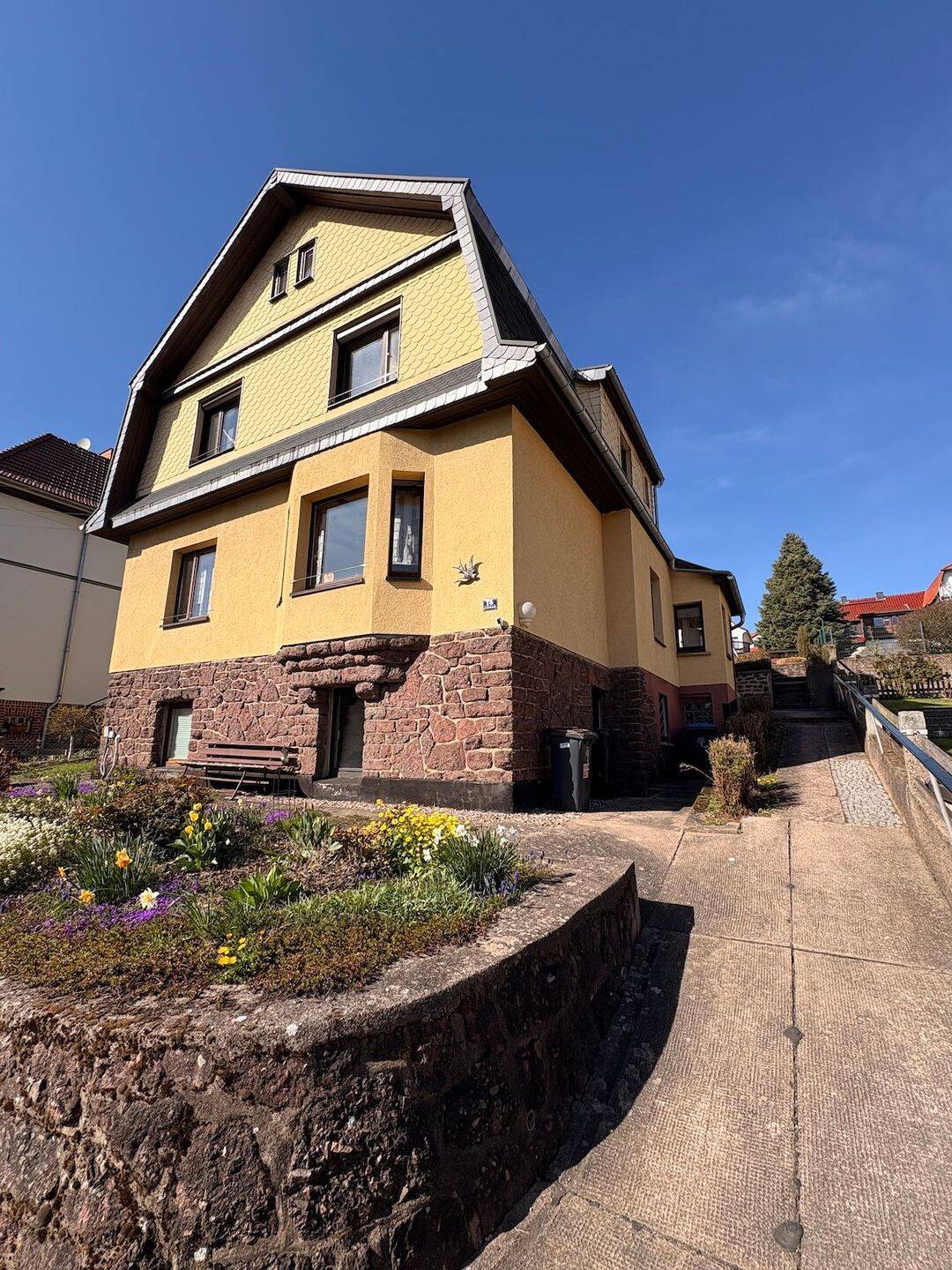 Ankommen – Wohlfühlen – Geniessen; auch als 2-Familienhaus nutzbar, 99817 Eisenach