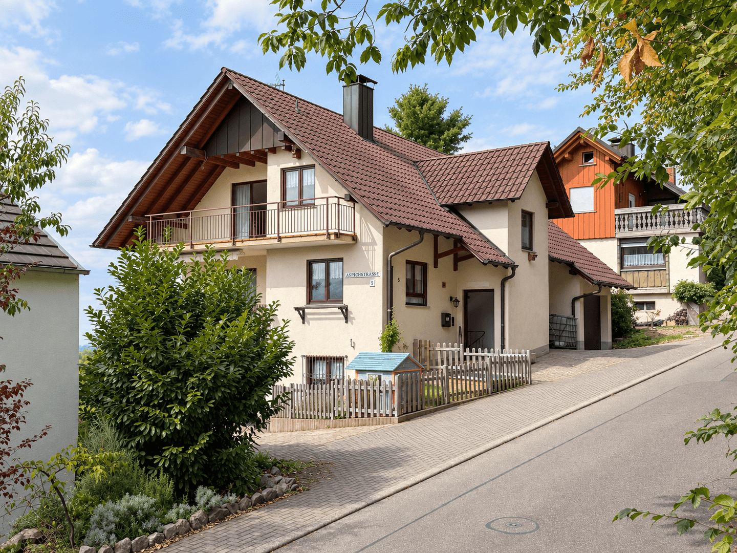 Einfamilienhaus in Lauf mit Panoramablick, 5 Zimmern & 2 Garagen, 77886 Lauf