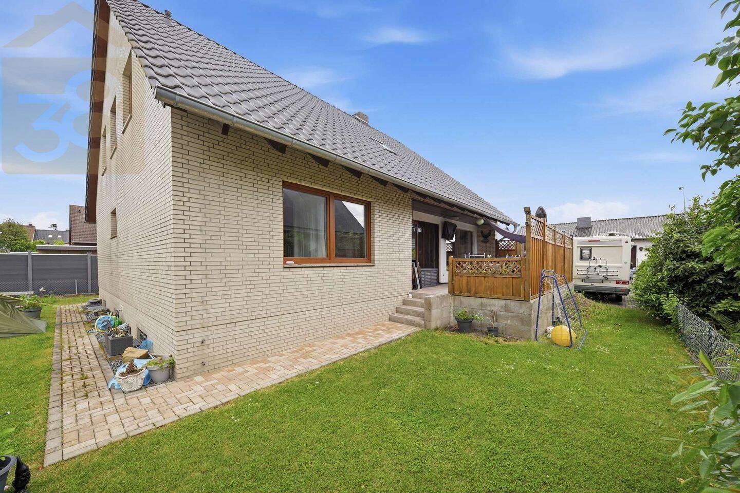 Modernisiertes Einfamilienhaus in Fallersleben! Meine Immobilie = Mein Partner!, 38442 Wolfsburg (Ehmen Fallersleben Mörse Sandkamp Sülfeld)